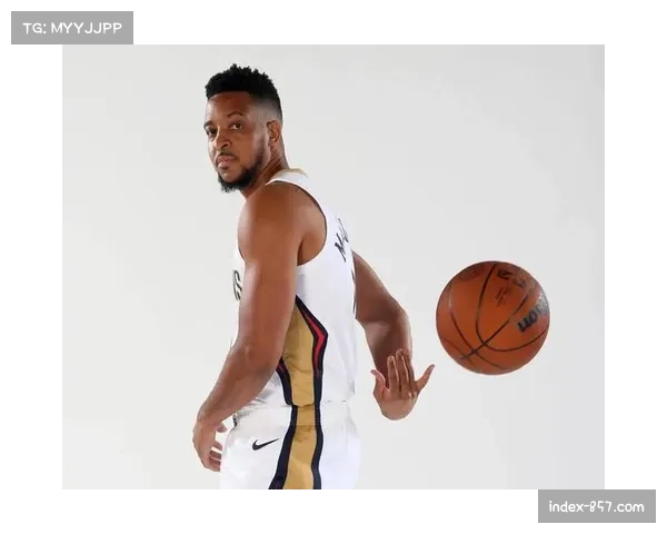 在最新一轮比赛中，CJ麦科勒姆成功命中生涯第2000个三分，跻身历史榜单